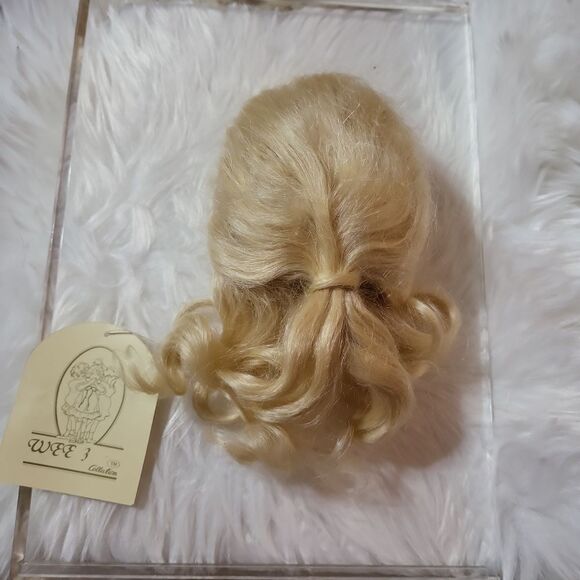 100% mohair doll wig by wee 3,NWT originally 120.00$ blonde in color,handsewn - Picture 1 of 7